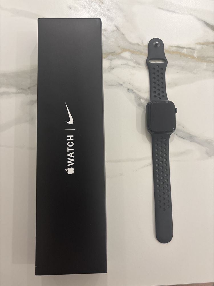 Nike apple watch SE