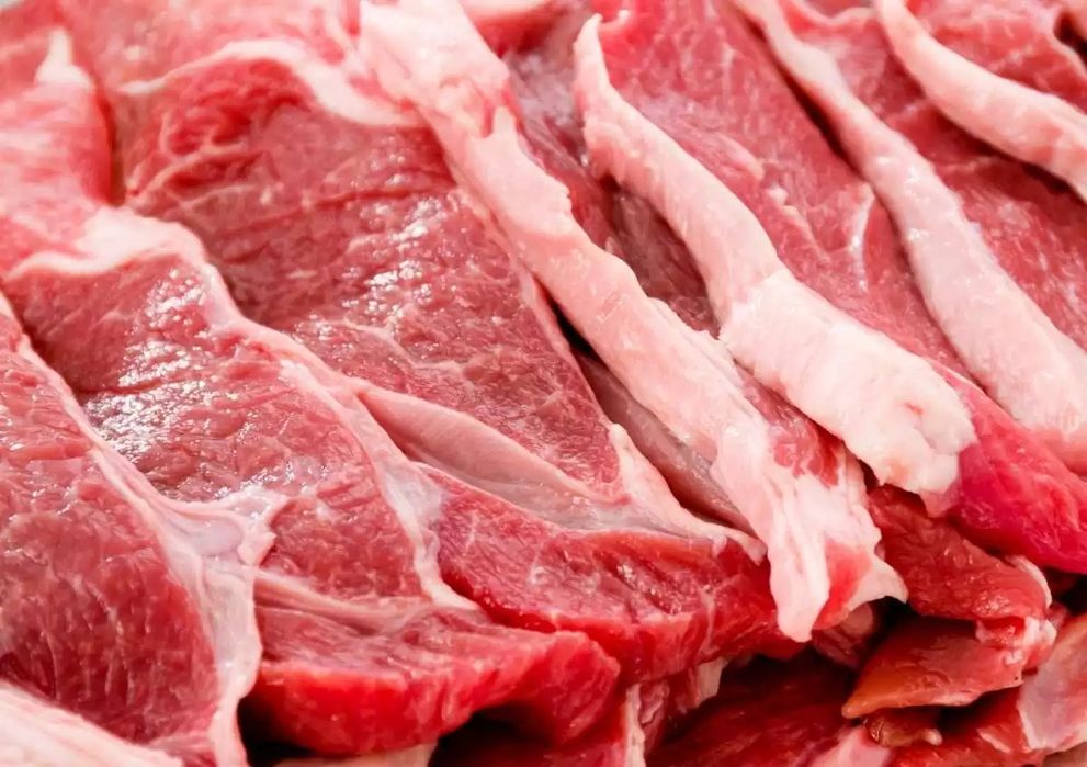 Свободни мъжки телета юници и ялови крави