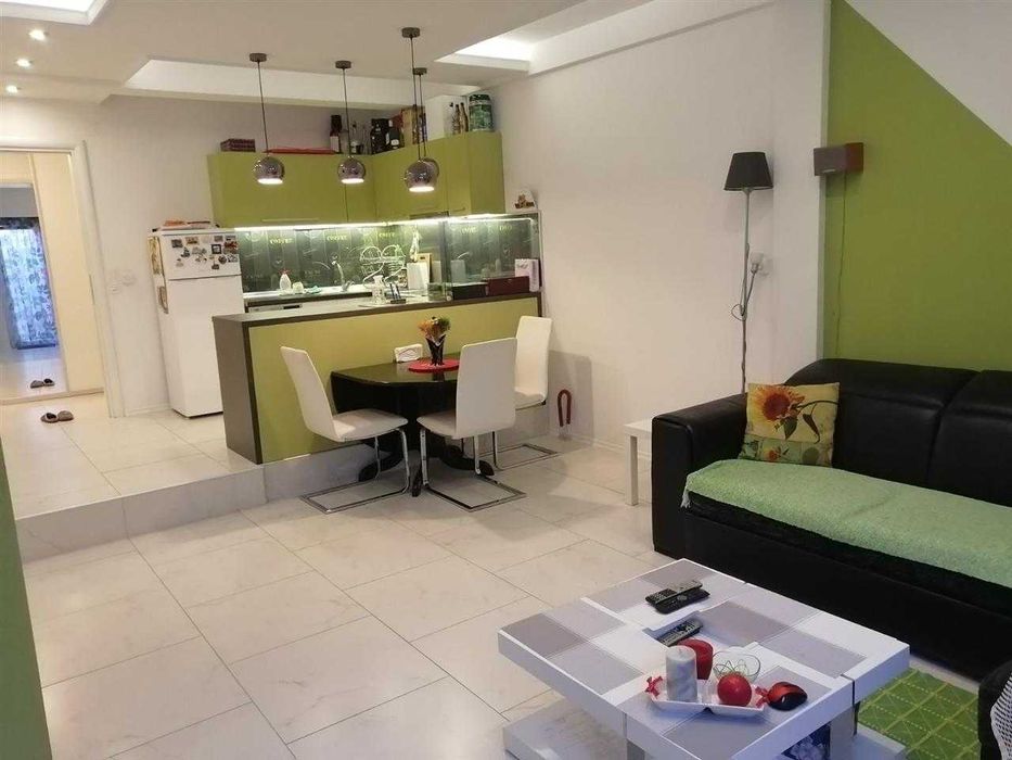 Дава се под наем Двустаен апартамент в Бургас, Лазур - 51 кв.м за 204 € - Снимка #1