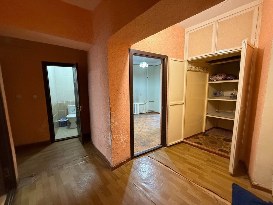 Срочно!Квартира на Ц1-кафе В&В 2/2/5 общ пл 70м,2 балкона