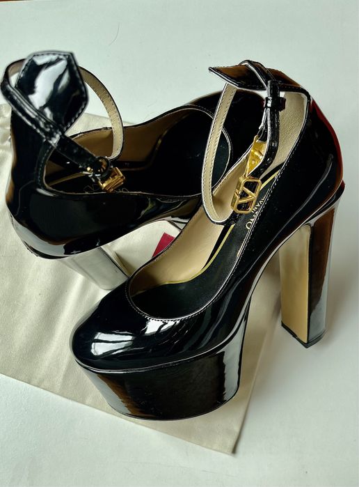 Дамски високи обувки Valentino