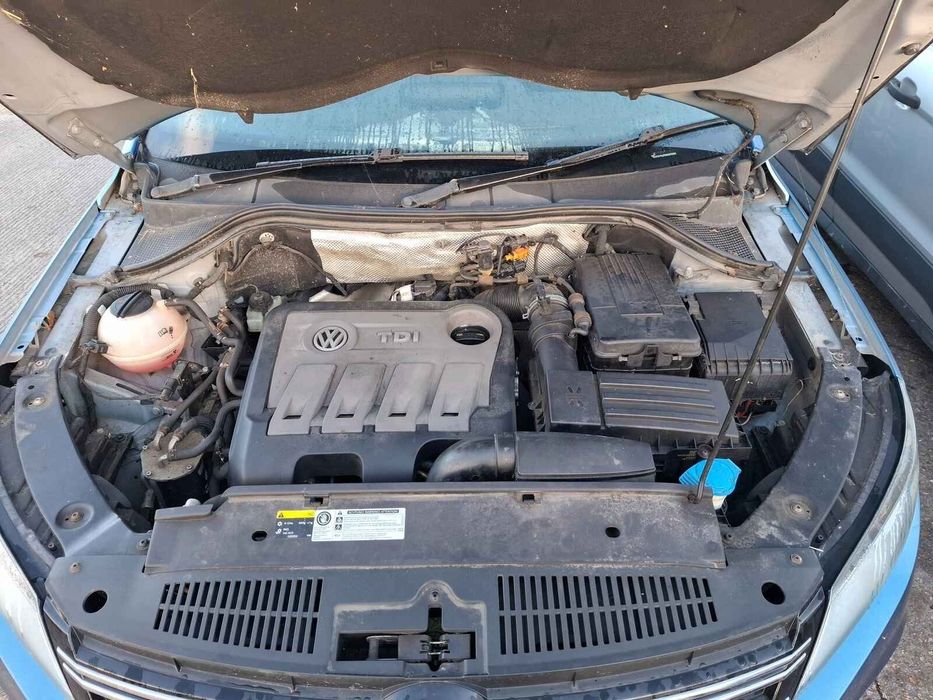 Far Dreapta Volkswagen Tiguan 2014 SUV Albastru
