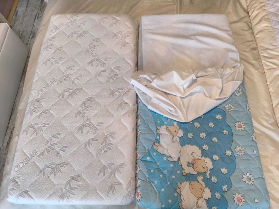 Бебешко легло 60x120CM с люлеещ механизъм и матраци