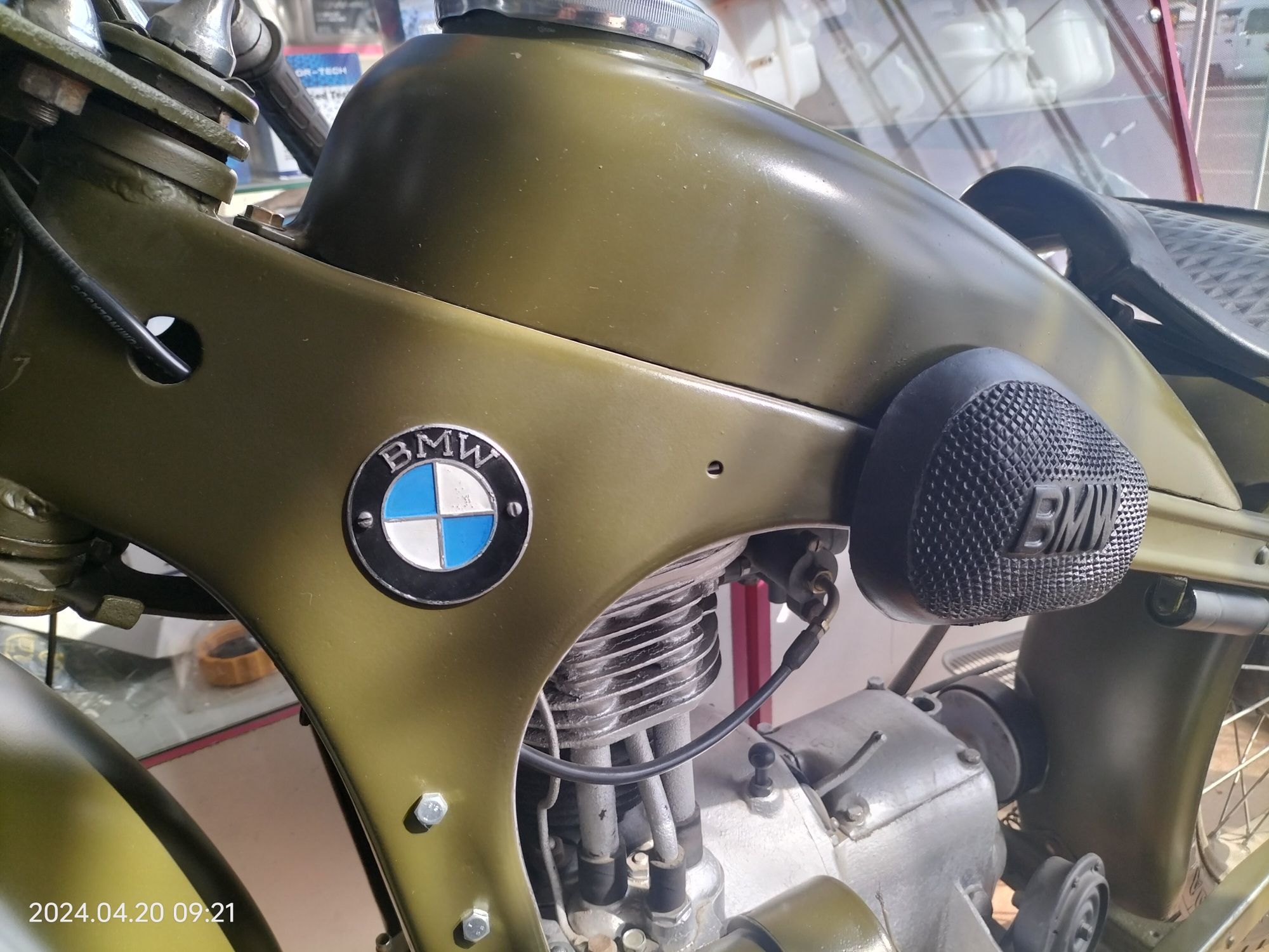 Мотоцикл продаётся BMW