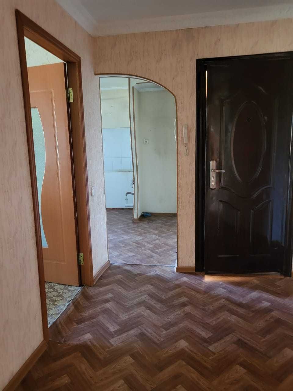 Продаётся 5-ти комнатная квартира (Жукова 21 А )