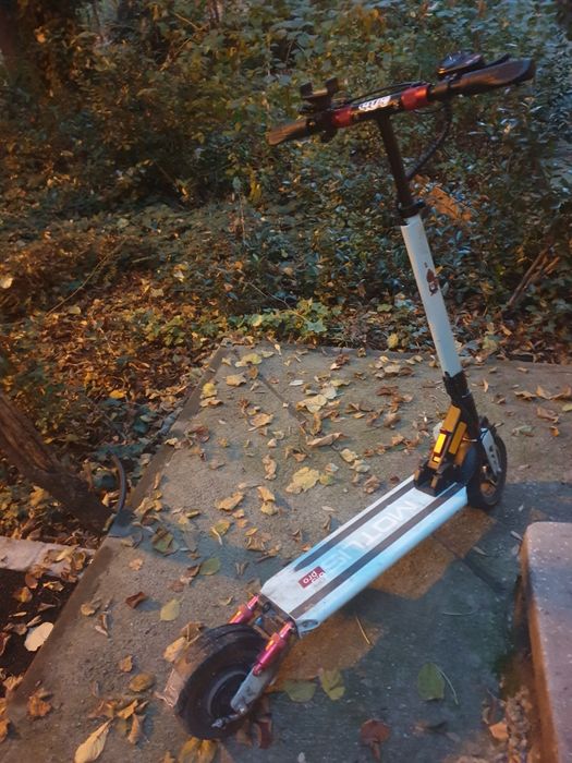 Vând trotinetă electrică Motus 8.5 Pro lite Lit