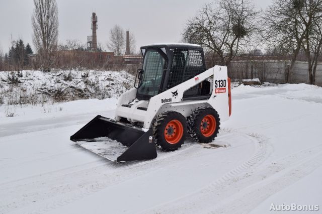Inchiriez bobcat s 130