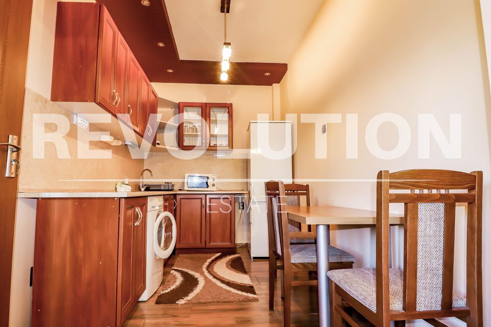 Дава се под наем Тристаен апартамент в Варна, Червен площад - 90 кв.м за 750 € - Снимка #1