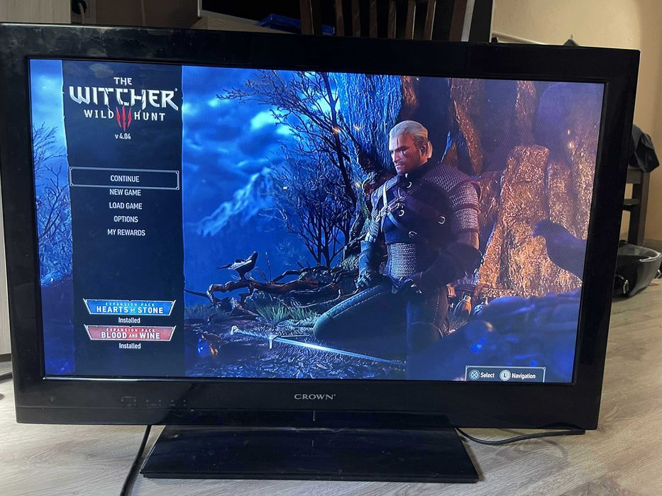 Продавам малък и компактен телевизор CROWN, модел 19253TPY.