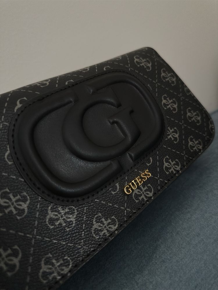 GUESS чанта