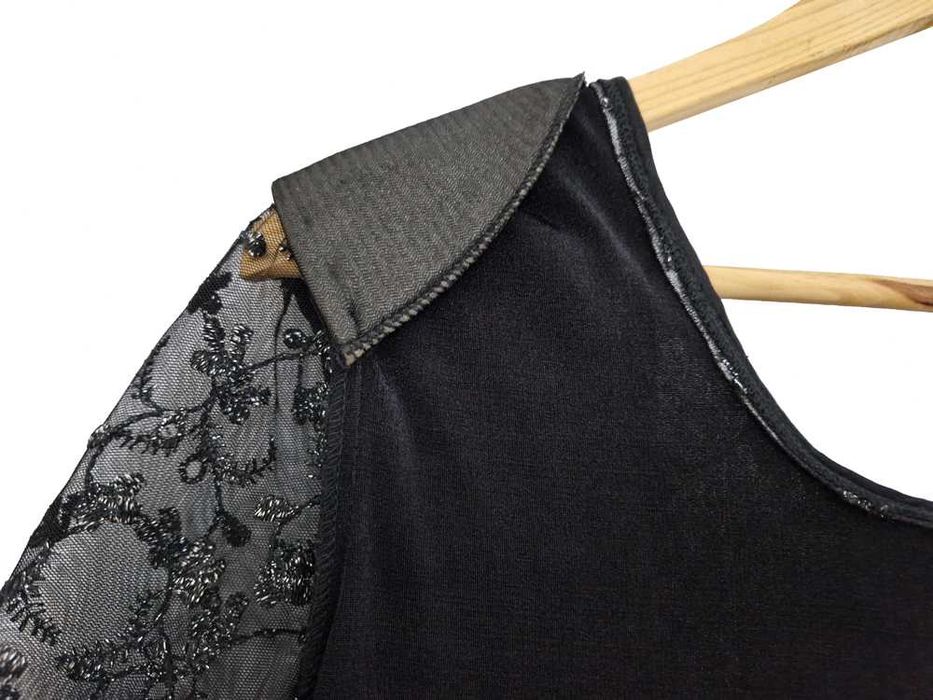 Красива рокля с изящна бродерия по цялата дължина, размер L