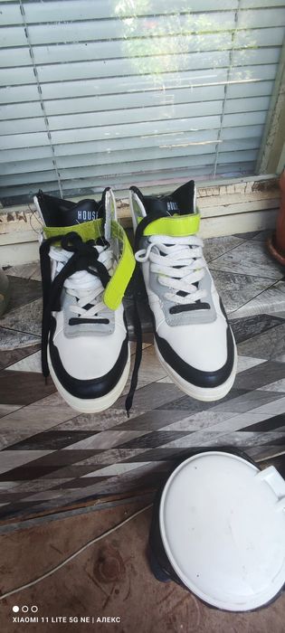 Чисто нови кецове HOUSE