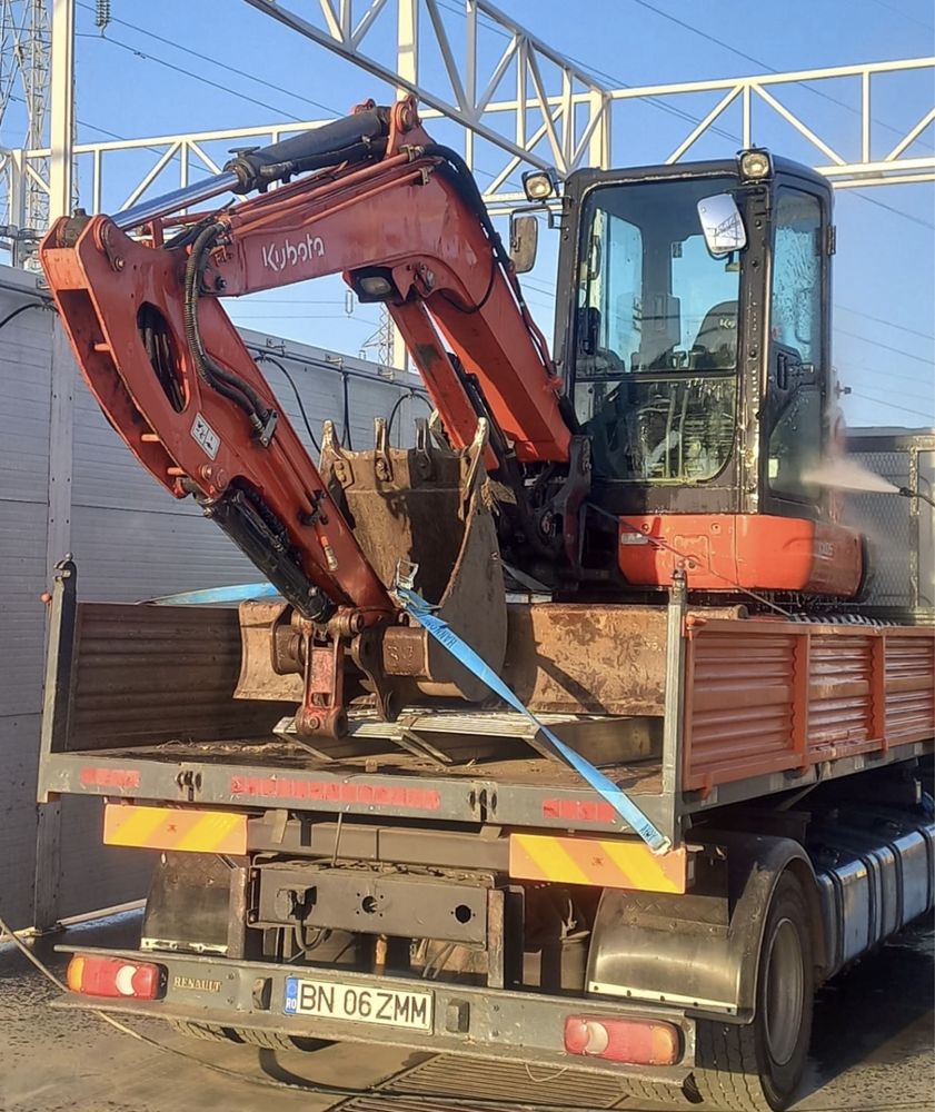 Inchiriez miniexcavator 5,5t basculabila 12 t si 3,5 t