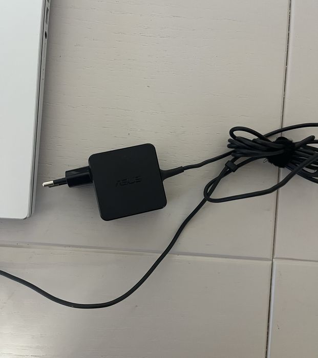 Laptop Asus AMD Ryzen 3 + cooler