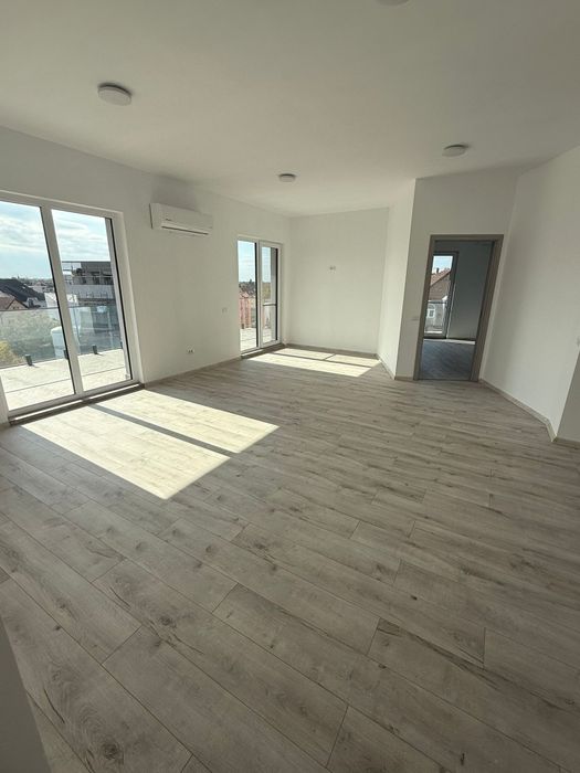 Spațiu comercial premium 122 mp2 cu terasă mare