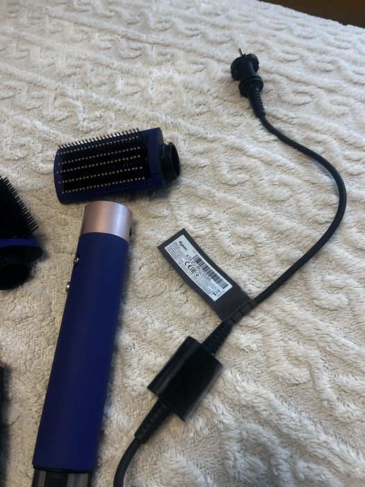 Продава се сешуар Dyson Aiwrap