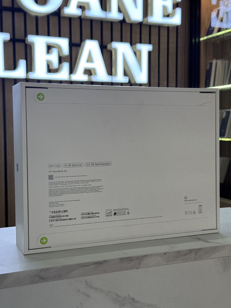 MacBook Air / M4 / 13-inch / 512GB / 16GB RAM / Sigilat