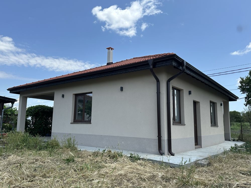 Едноетажна къща в село Ливада