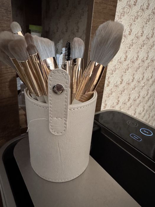 Продам набор кистей для макияжа б/у с тубусом