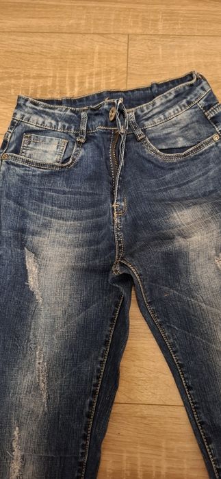 Blugi de dama cu vedere la glezna