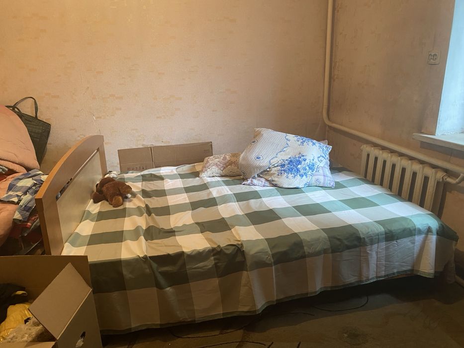Продам старую кровать с матрасом