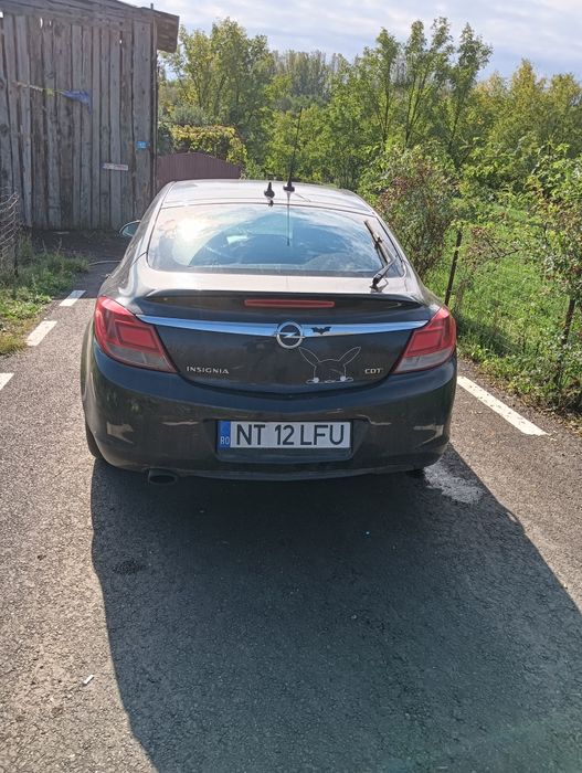 Vând Opel insigna 2010