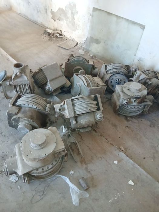 Токарный 3 та станок  сотилади