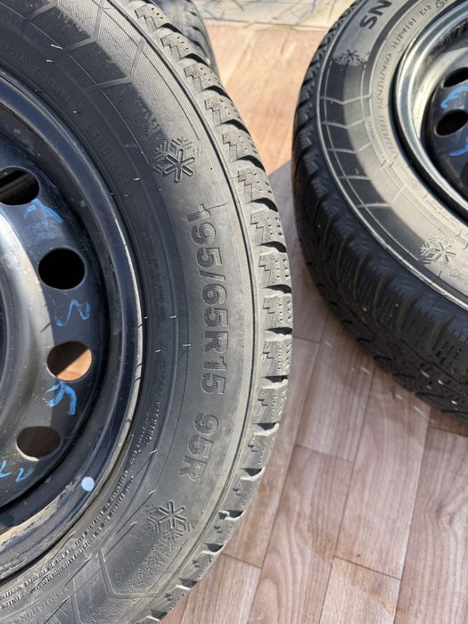 шины 195/65 R15 в отличном состоянии