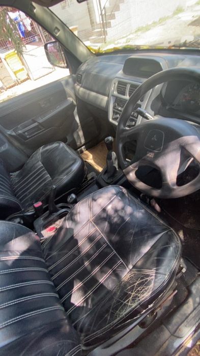 Vand sau schimb mitubiși pajero
