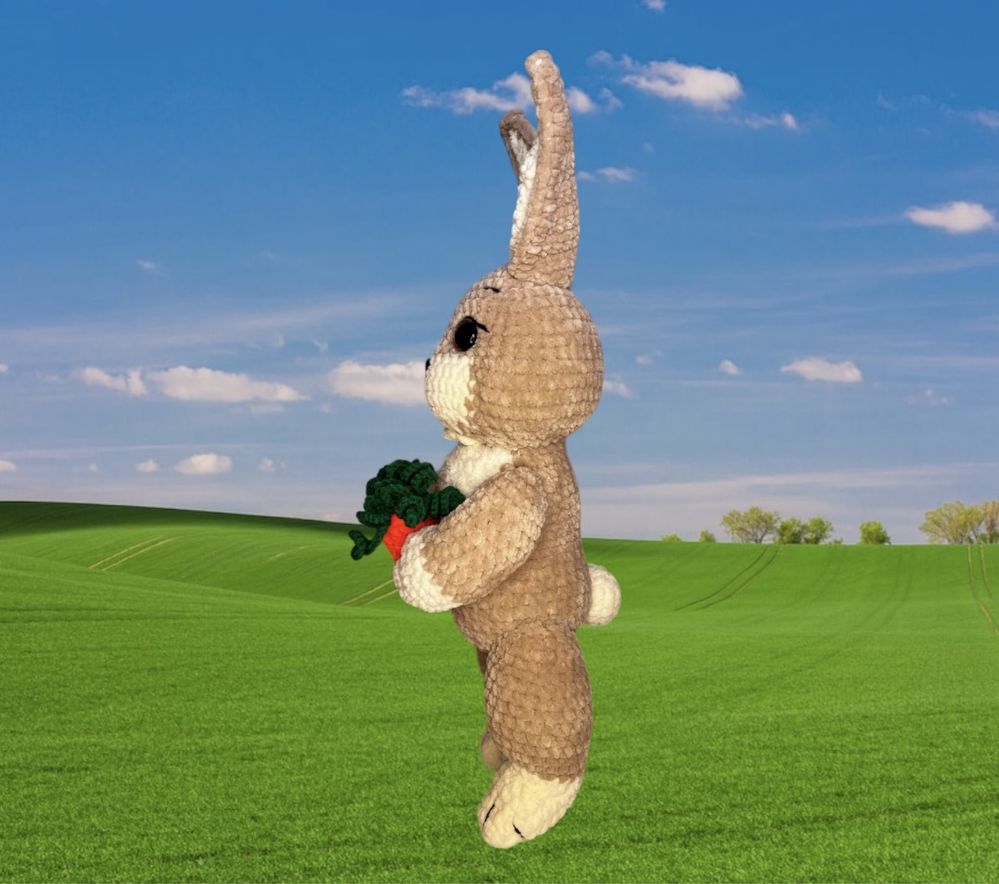 Ръчно плетена играчка заек