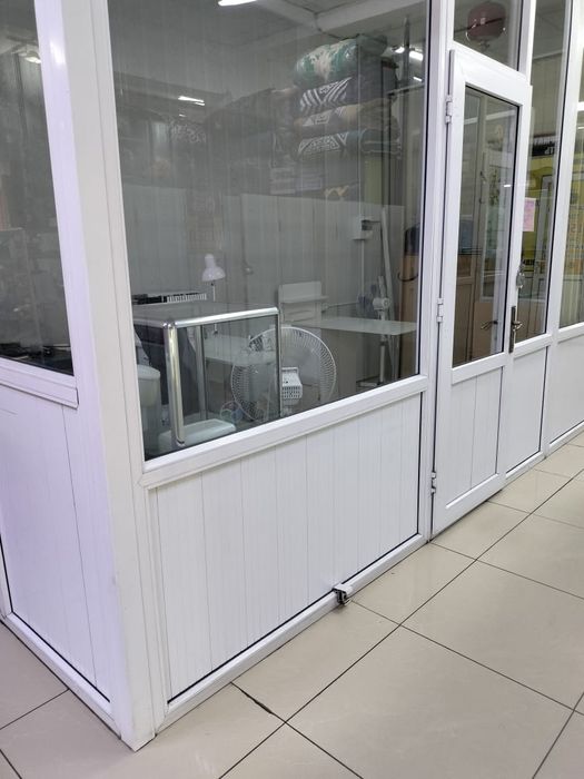 Продам бутикив торговом доме в центре