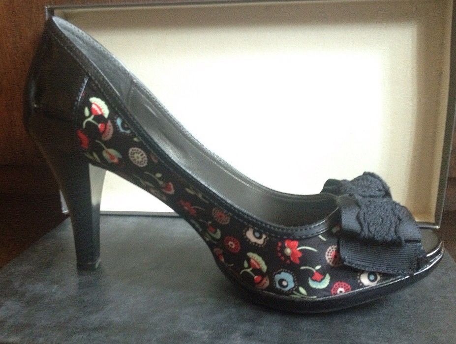 Pantofi Peep toe Negri cu Flori