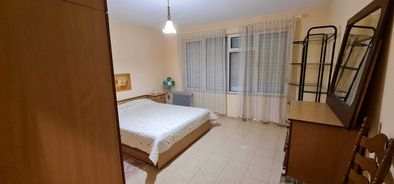 Дава се под наем Тристаен апартамент в Стара Загора, Център - 100 кв.м за 331.5 € - Снимка #5
