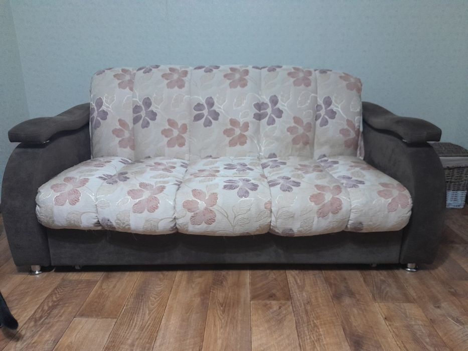 Продам диван трёхместный, раскладной