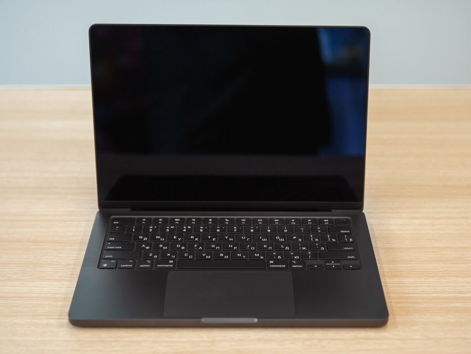 MacBook Pro 14″ M4 (2024) • 16GB / 1TB • Состояние как новый • 1 месяц