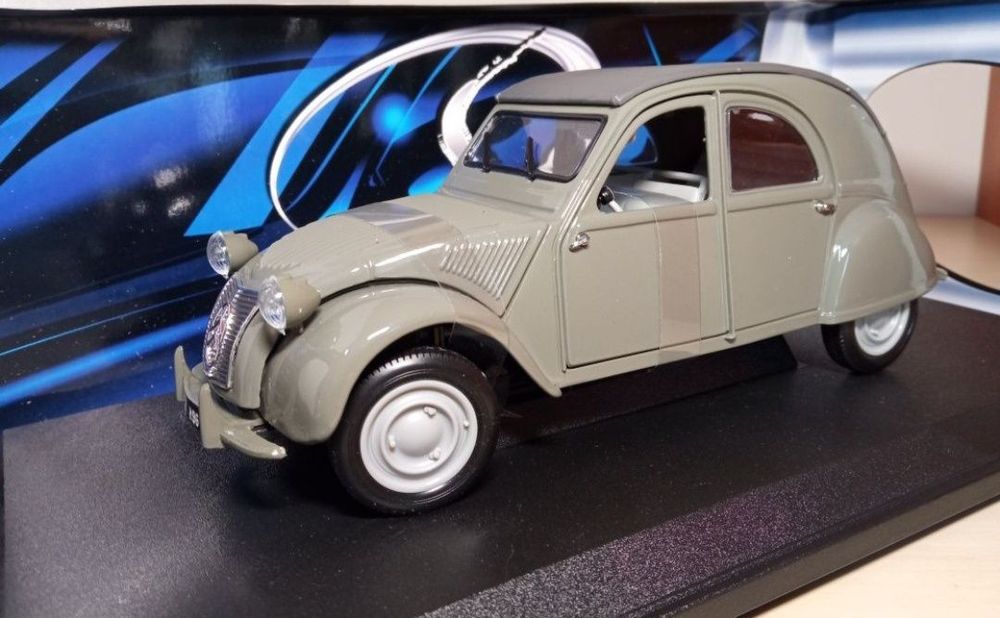 Citroen 2CV

Scara 1:18

Produs de maisto 

Pozele fac parte din descr