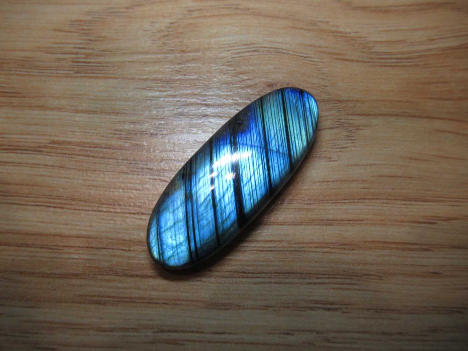 Естествени Сапфири и Сини Лабрадорити,Кианити