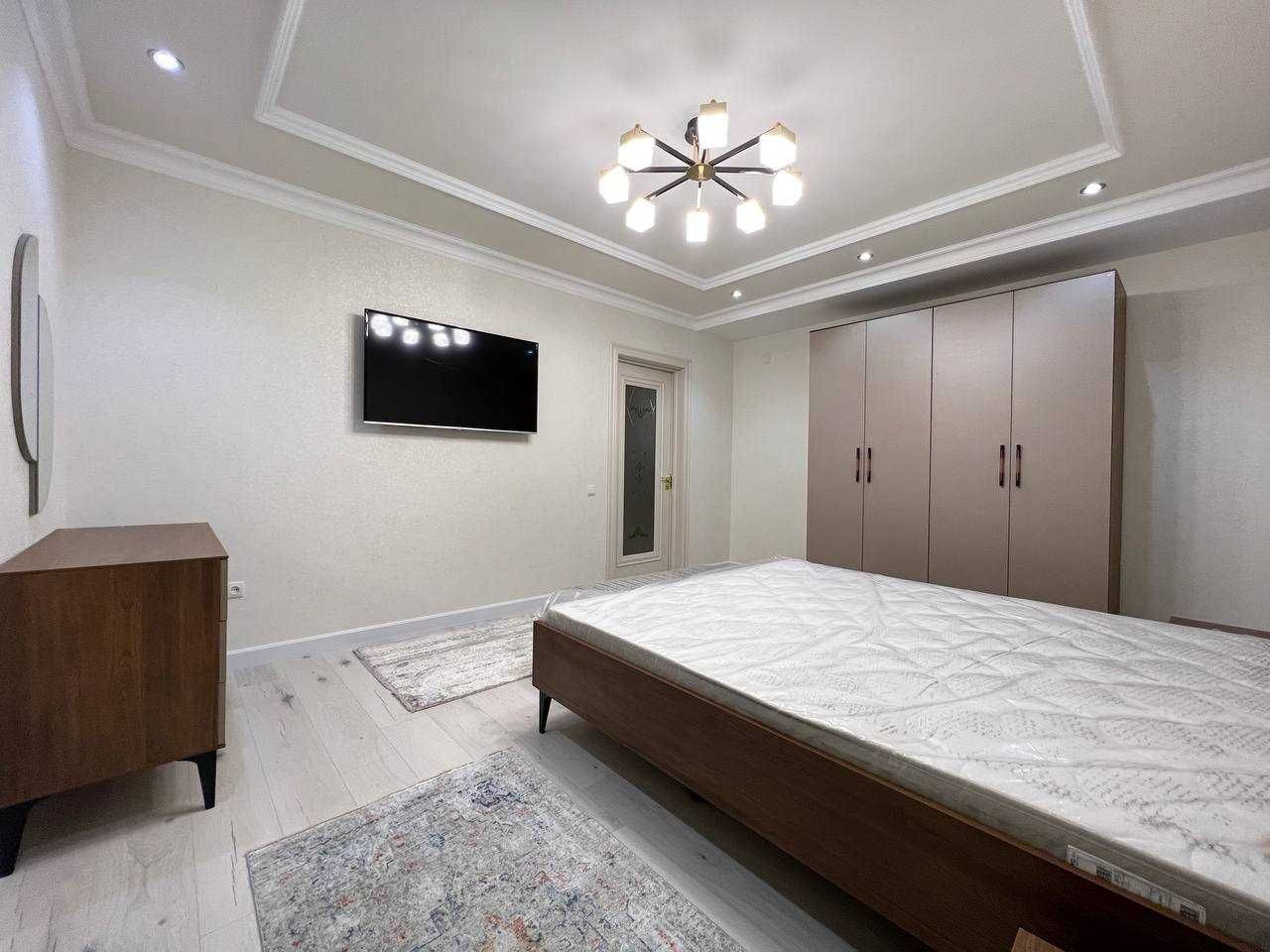 м.Космонавтов ЦУМ 4-комн 4/4 100 м² евроремонт меб/тех кирпичный дом