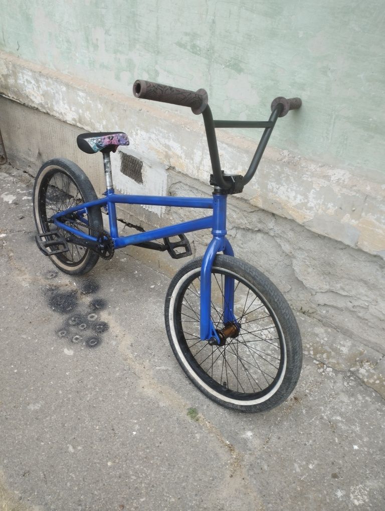 Vând bicicleta BMX