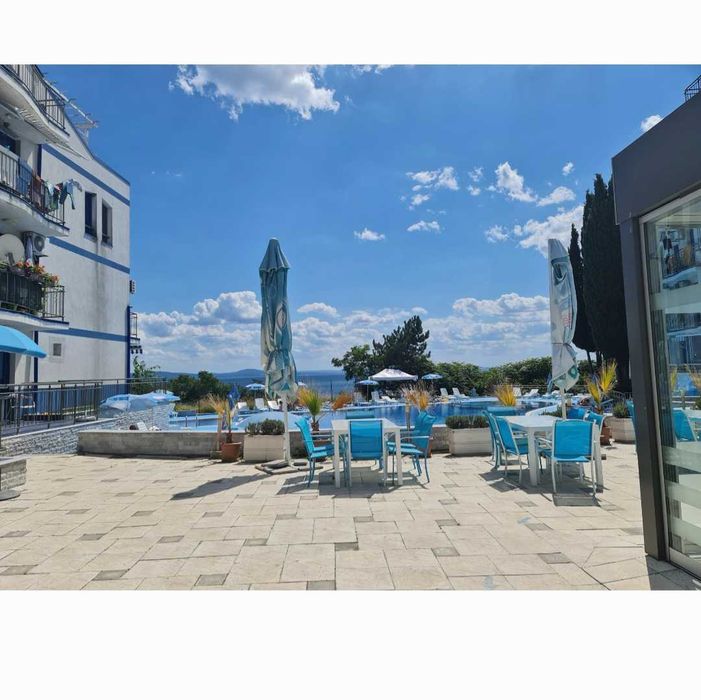 Дава се под наем Заведение в Поморие - 300 кв.м за 8670 € - Снимка #1