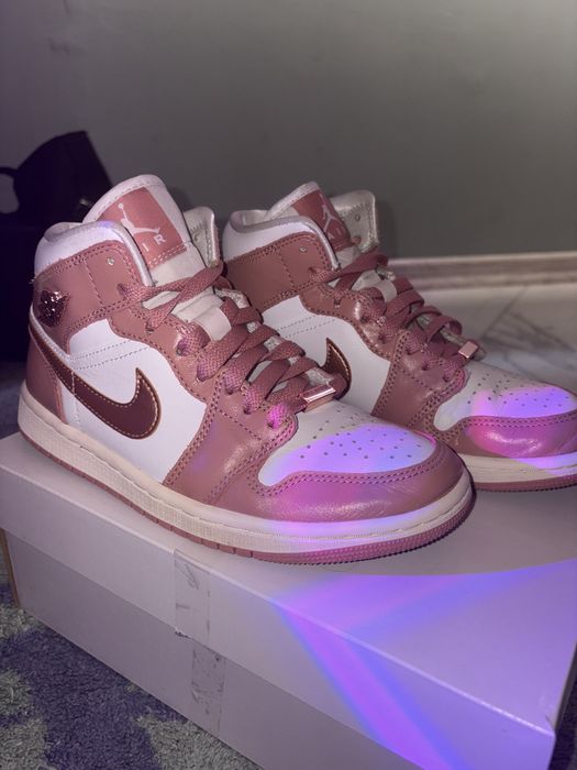 Air Jordan 1 Mid SE WMNS
