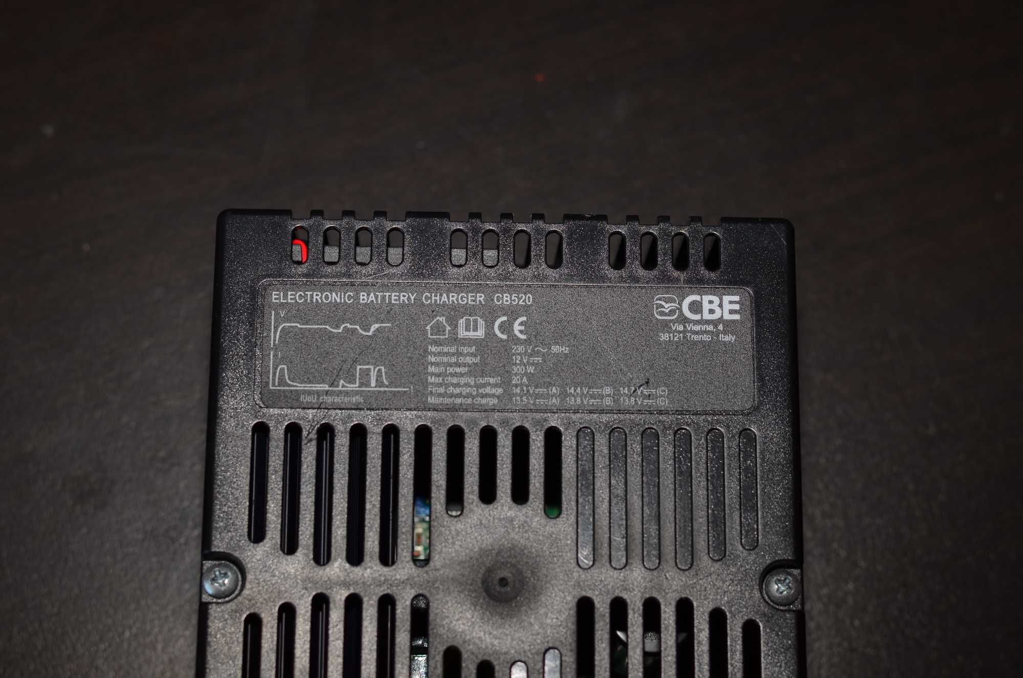 CBE CB520 зарядно за кемпер/каравана