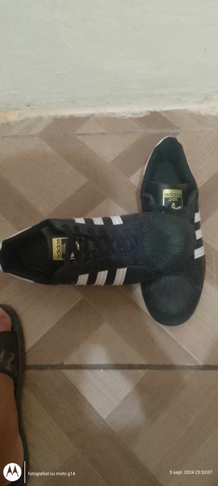 Adidas super star sănt aproape noi originali 100 la 100