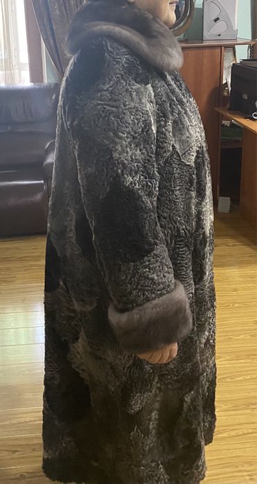 Продам каракулевую шубу