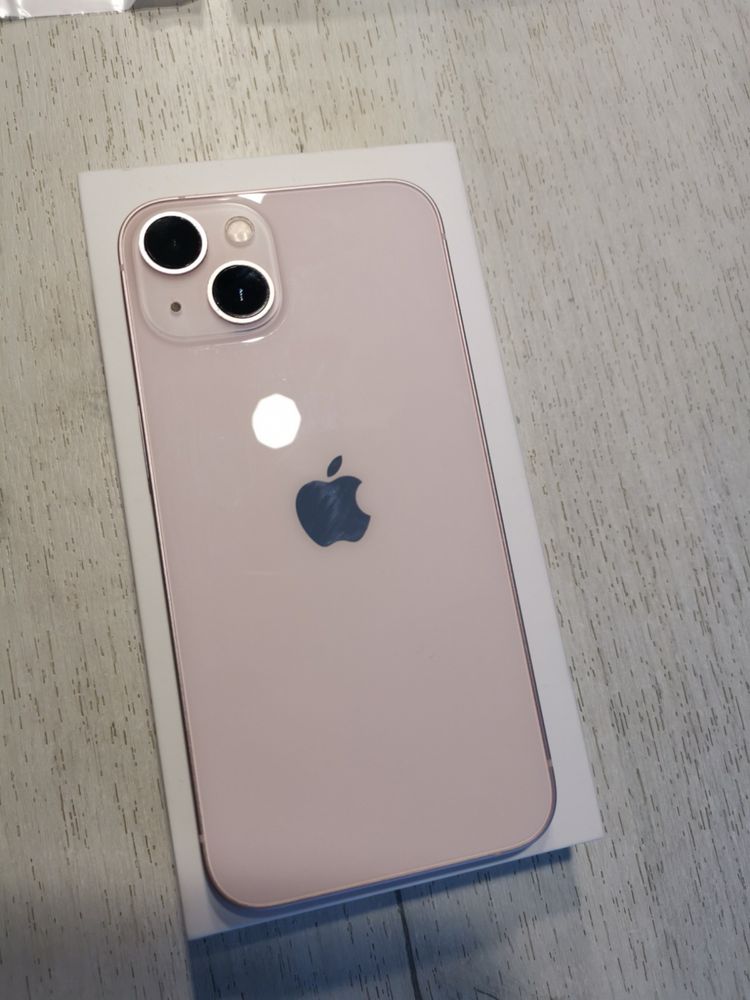 Apple iPhone 13 Pink без забележки