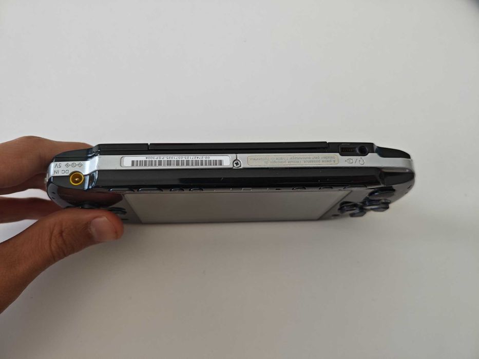 Sony PSP 3000 Playstation Portable - качени много игри
