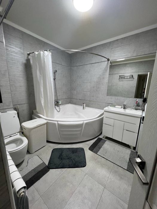 Продается 4-комнатная квартира, массив Карасу-1, ориентир школа № 209