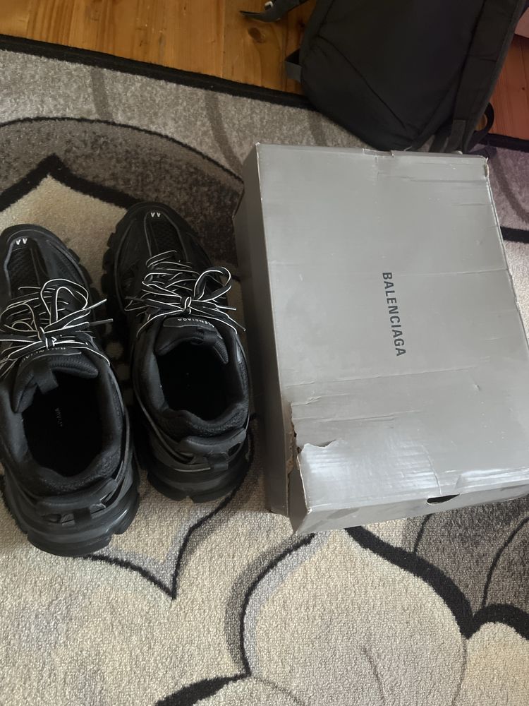 Balenciaga track