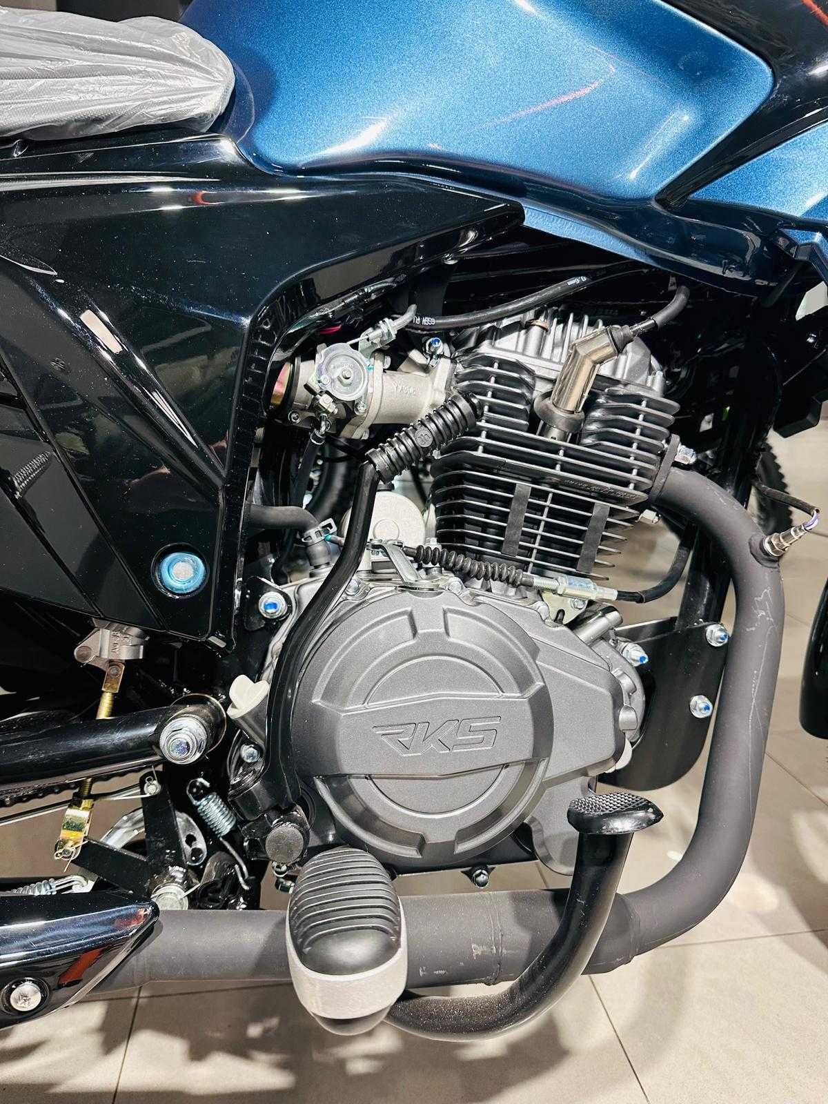 Motocicleta RKS 125R cu motor de 125 CC