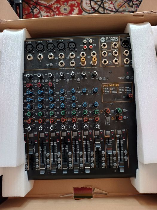 Mixer RCF F 12 XR  audio sunet